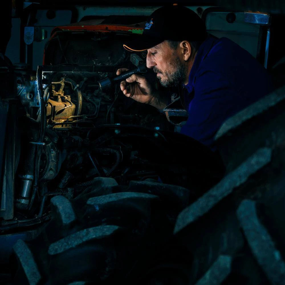 P6R Work Rechargeable Flashlight, 850 Lumens, Advanced Focus System, Rubber Covers, Protective Lens, Waterproof by LEDLENSER 10 P6R Work Rechargeable Flashlight, 850 Lumens, Advanced Focus System, Rubber Covers, Protective Lens, Waterproof by LEDLENSER - Image 10